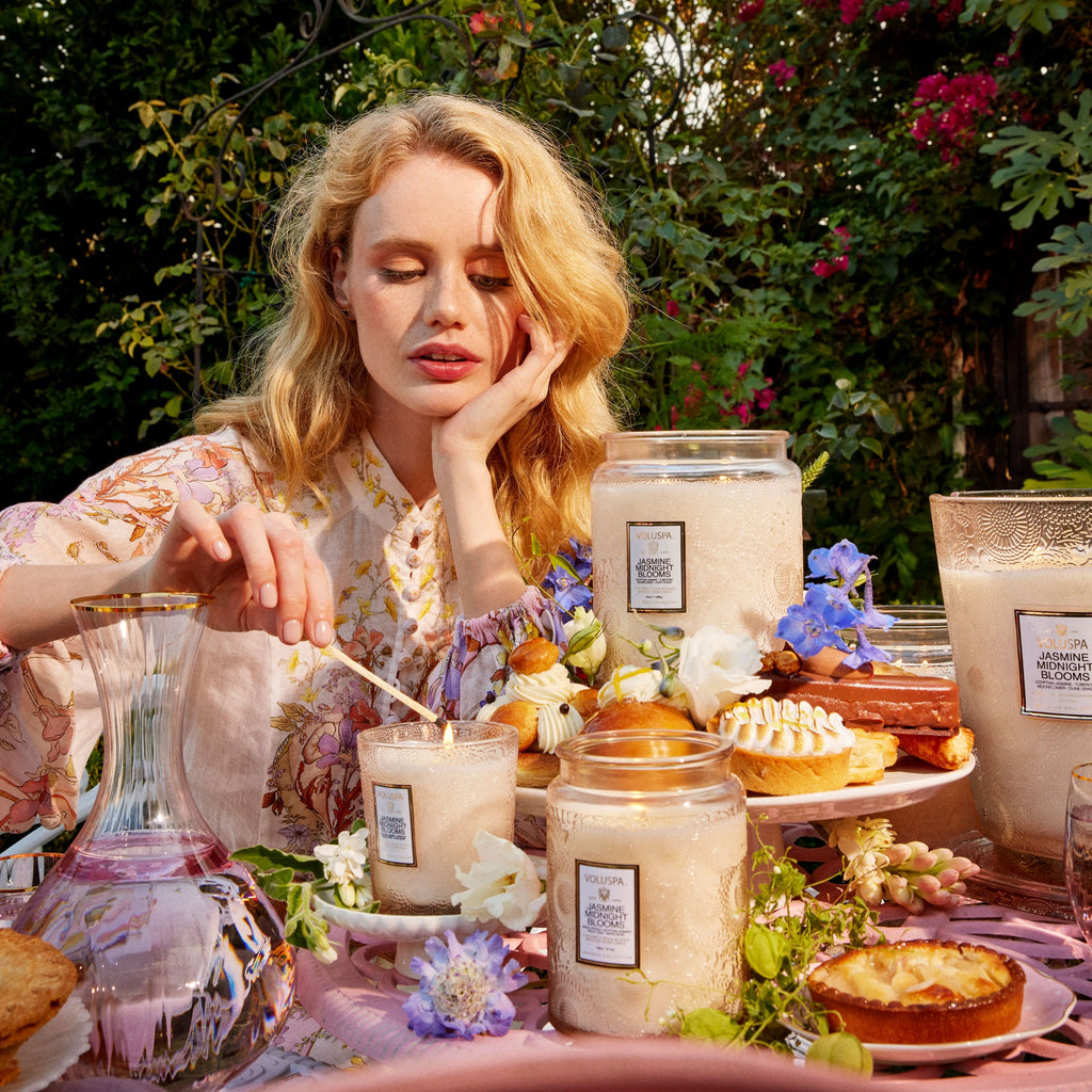 Jasmine Midnight Blooms - Classic Candle Zoom - 2